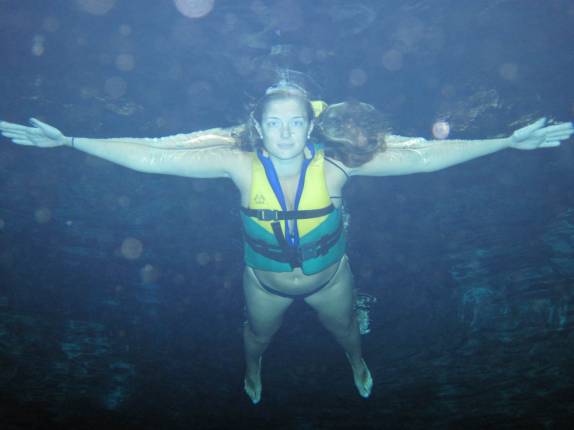 Mergulhando no Poço Azul, próximo à Andaraí, na Chapada Diamantina - BA (foto de Israel Oliveira)
